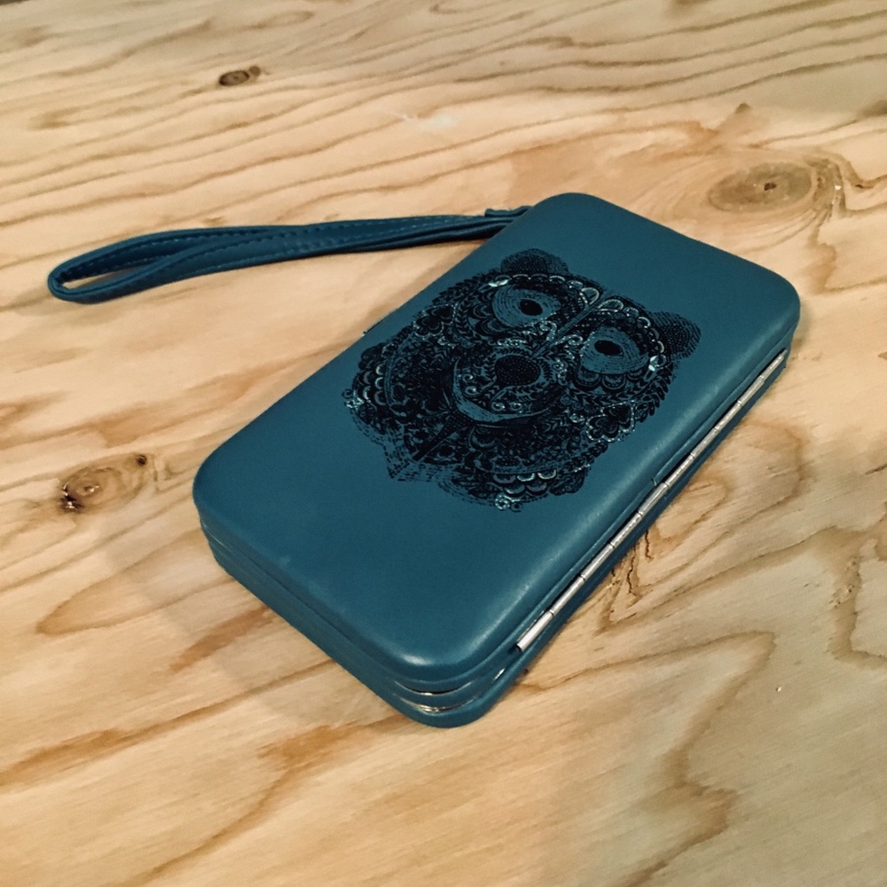 Teal tribal bear wallet 🖤